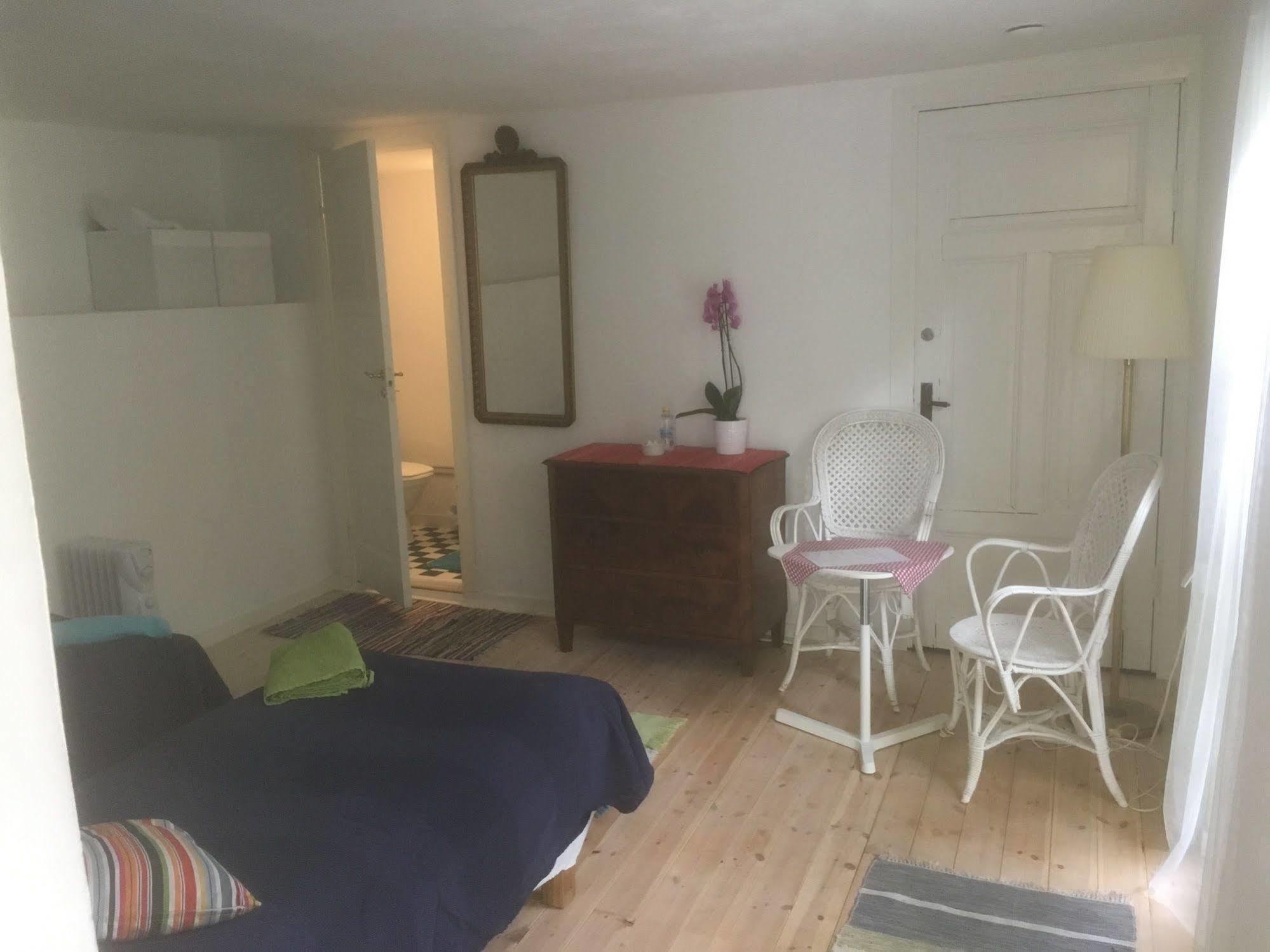 נאקה Stockholm B&B Cottage מראה חיצוני תמונה